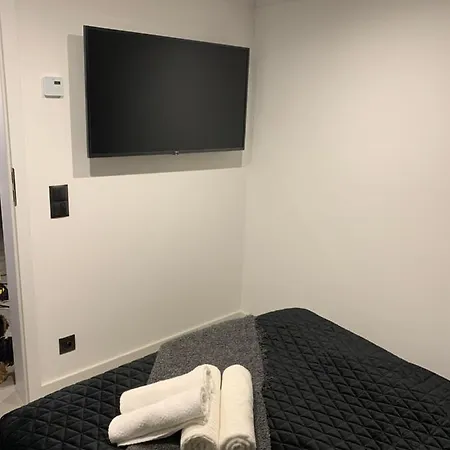 Parking Gratis 250 M Od Plazy アパート ミエンジズドロイェ