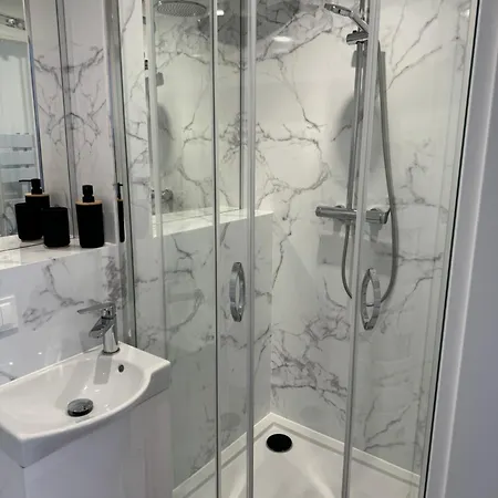 Parking Gratis 250 M Od Plazy ミエンジズドロイェ