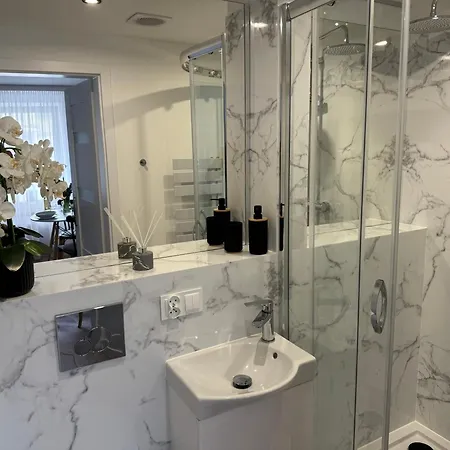 Parking Gratis 250 M Od Plazy アパート ミエンジズドロイェ