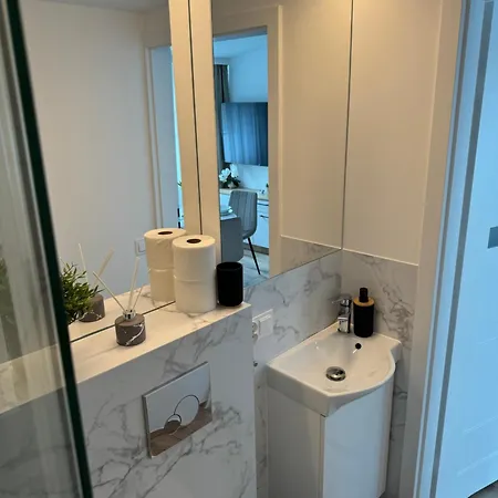 Parking Gratis 250 M Od Plazy アパート ミエンジズドロイェ