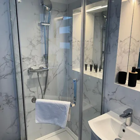 Parking Gratis 250 M Od Plazy ミエンジズドロイェ